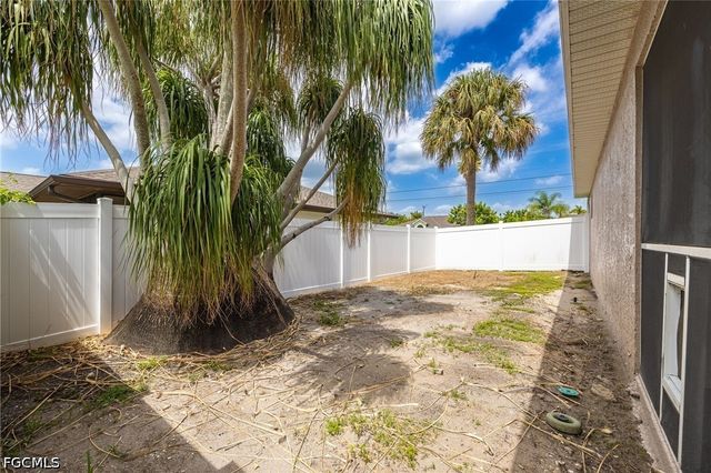 1418 SW 11th PL, Cape Coral, FL 33991