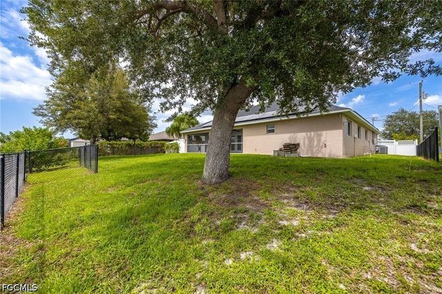 1418 SW 11th PL, Cape Coral, FL 33991