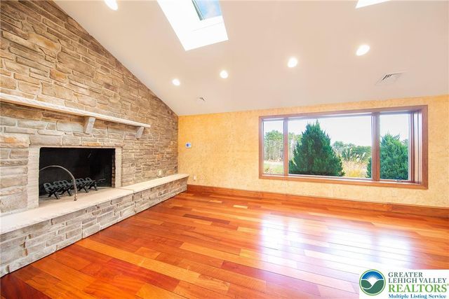 374 Packer Drive, Packer Twp, PA 18255