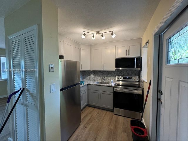 707 S 19th Avenue 1, Hollywood, FL 33020