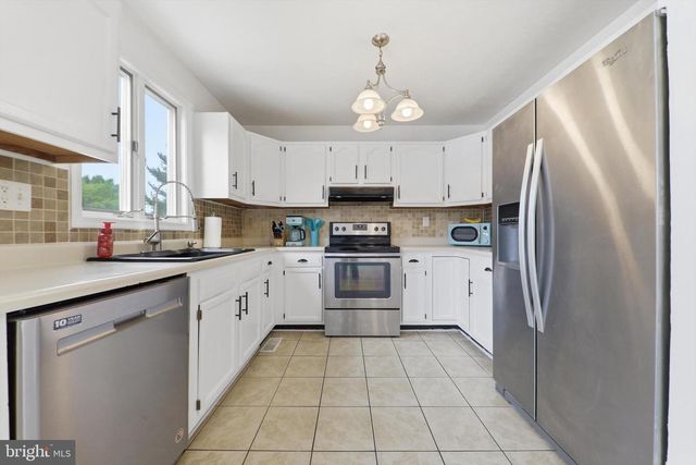 624 KNIGHTSBRIDGE DR, Hagerstown, MD 21740