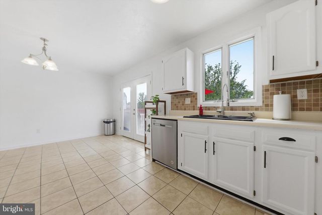 624 KNIGHTSBRIDGE DR, Hagerstown, MD 21740