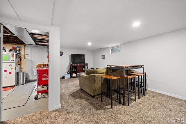 7416 Canterbury Avenue, St Louis, MO 63143