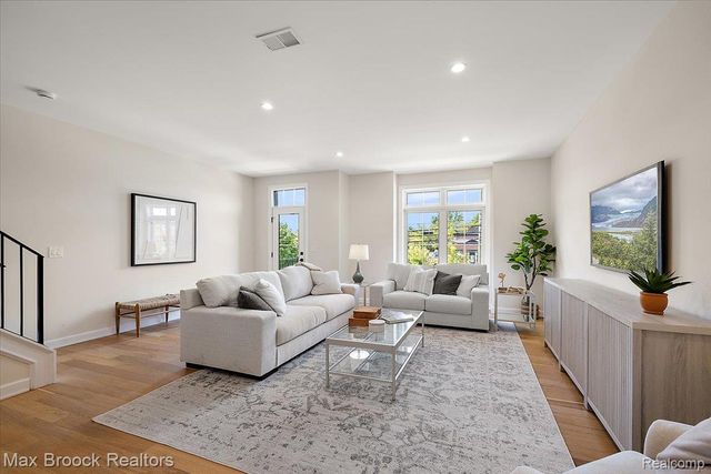 382 Notre Dame Street, Grosse Pointe, MI 48230