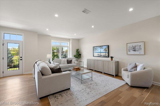 382 Notre Dame Street, Grosse Pointe, MI 48230
