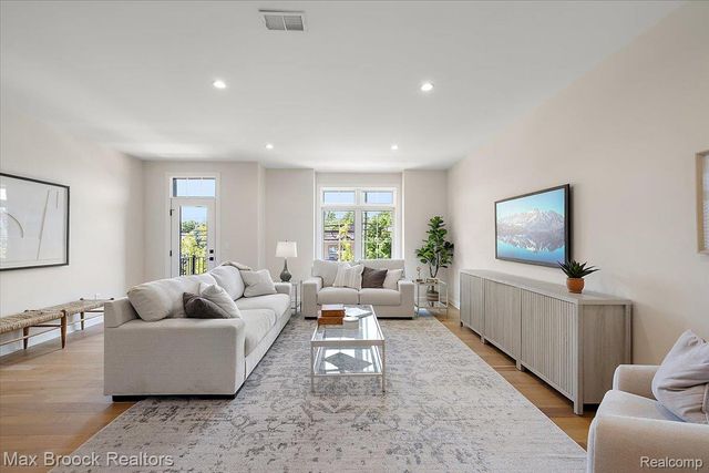 382 Notre Dame Street, Grosse Pointe, MI 48230
