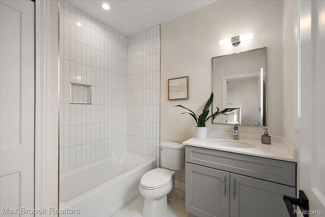 382 Notre Dame Street, Grosse Pointe, MI 48230