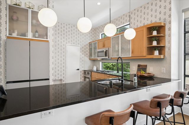 432 Trinity River Circle, Dallas, TX 75203