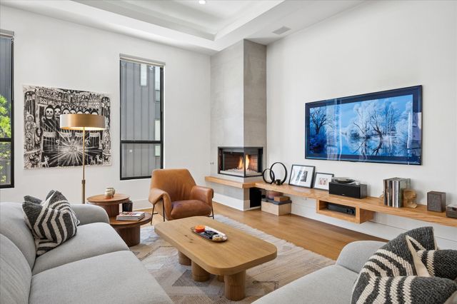 432 Trinity River Circle, Dallas, TX 75203