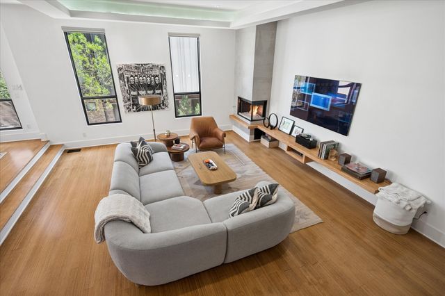 432 Trinity River Circle, Dallas, TX 75203