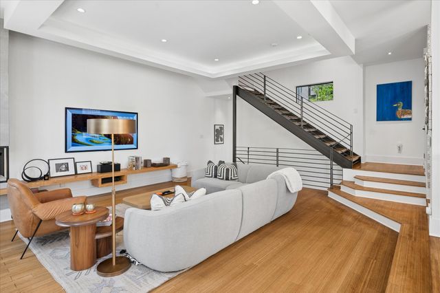 432 Trinity River Circle, Dallas, TX 75203