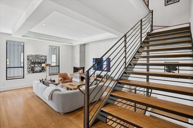 432 Trinity River Circle, Dallas, TX 75203