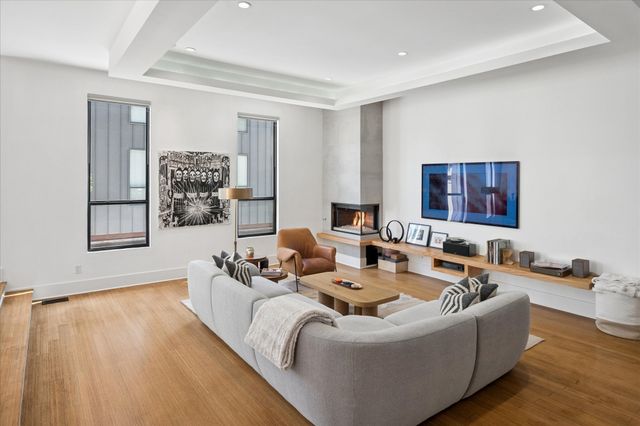 432 Trinity River Circle, Dallas, TX 75203