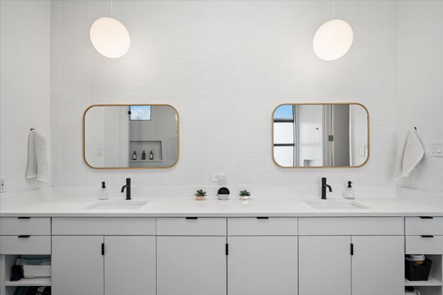 432 Trinity River Circle, Dallas, TX 75203