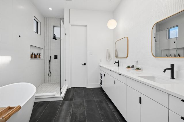 432 Trinity River Circle, Dallas, TX 75203