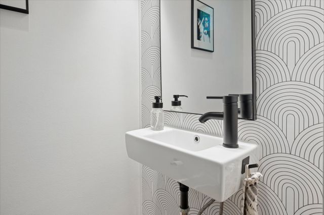 432 Trinity River Circle, Dallas, TX 75203