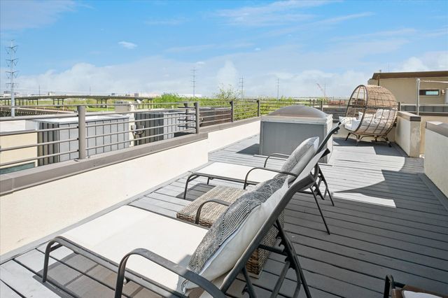 432 Trinity River Circle, Dallas, TX 75203