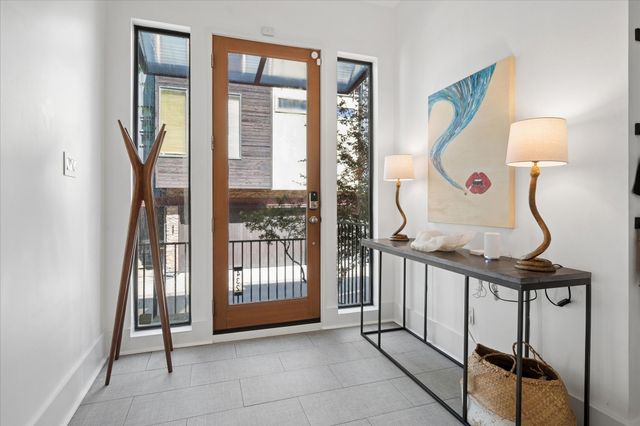 432 Trinity River Circle, Dallas, TX 75203