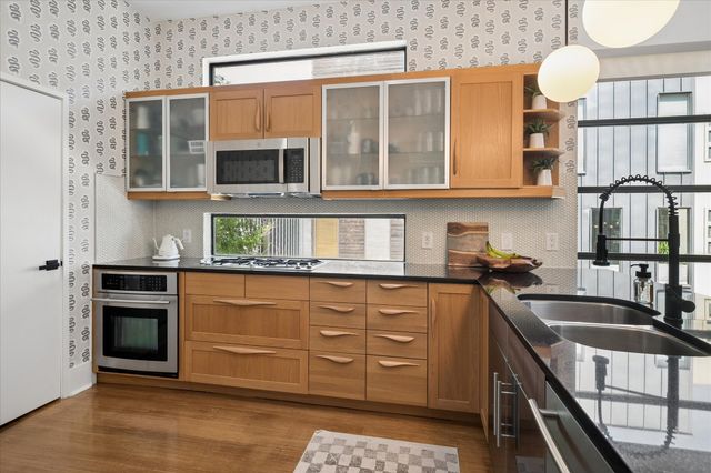 432 Trinity River Circle, Dallas, TX 75203