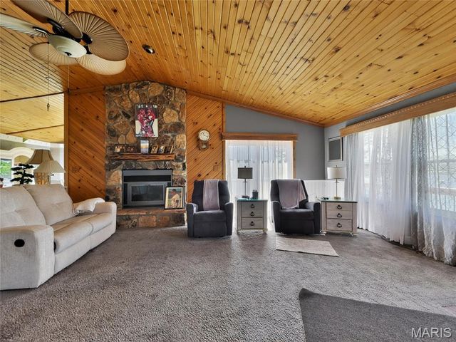201 W Lakeview Drive, De Soto, MO 63020