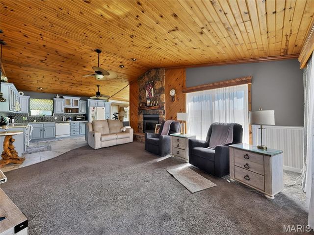 201 W Lakeview Drive, De Soto, MO 63020