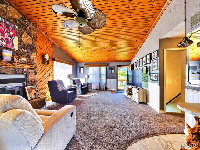 201 W Lakeview Drive, De Soto, MO 63020