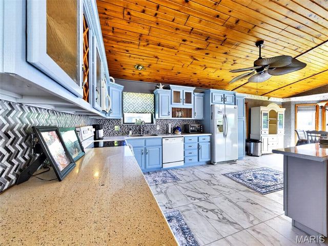 201 W Lakeview Drive, De Soto, MO 63020