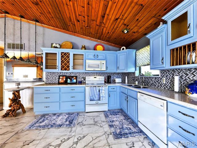 201 W Lakeview Drive, De Soto, MO 63020