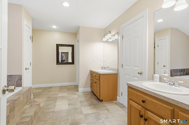 24 Scott Road, Oxford, CT 06478