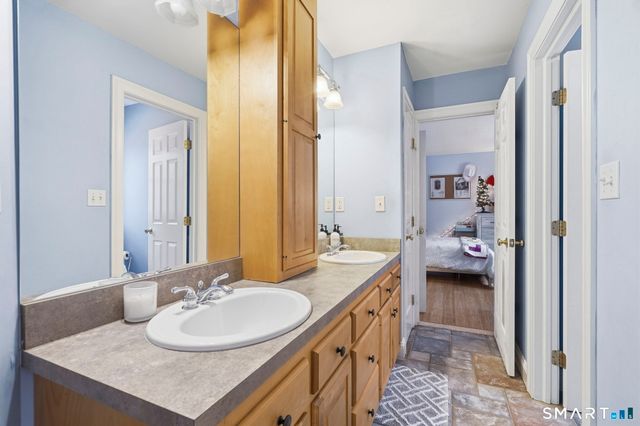 24 Scott Road, Oxford, CT 06478