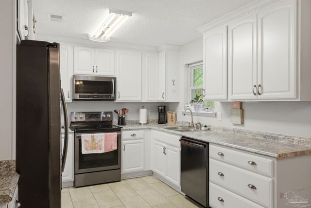 620 Eden Ln, Cantonment, FL 32533