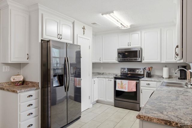 620 Eden Ln, Cantonment, FL 32533