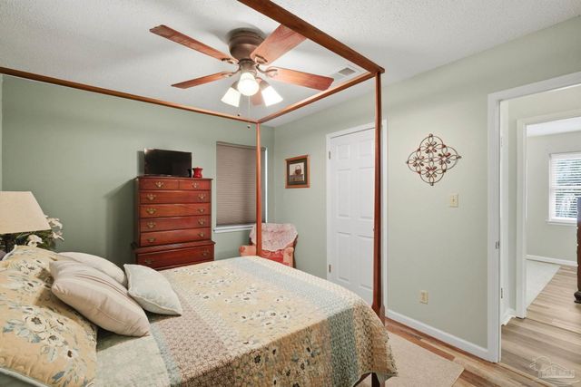 620 Eden Ln, Cantonment, FL 32533