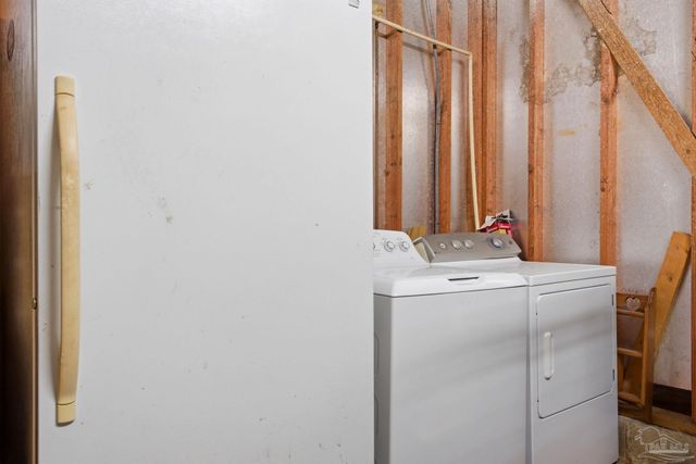 620 Eden Ln, Cantonment, FL 32533