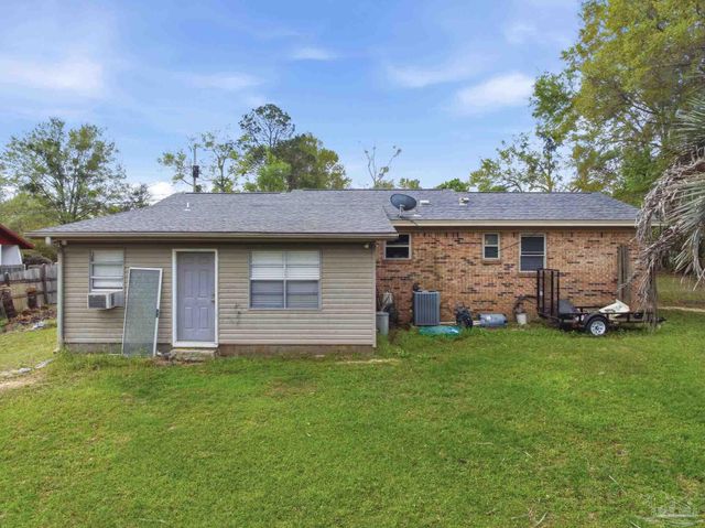 620 Eden Ln, Cantonment, FL 32533