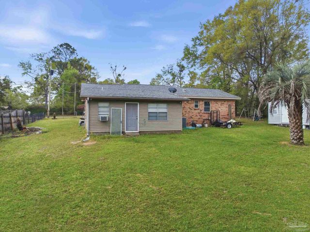 620 Eden Ln, Cantonment, FL 32533