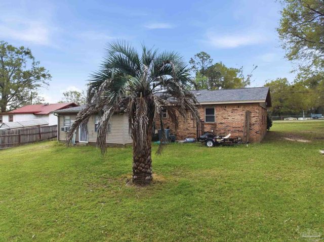 620 Eden Ln, Cantonment, FL 32533