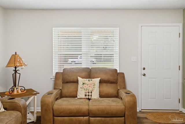 620 Eden Ln, Cantonment, FL 32533