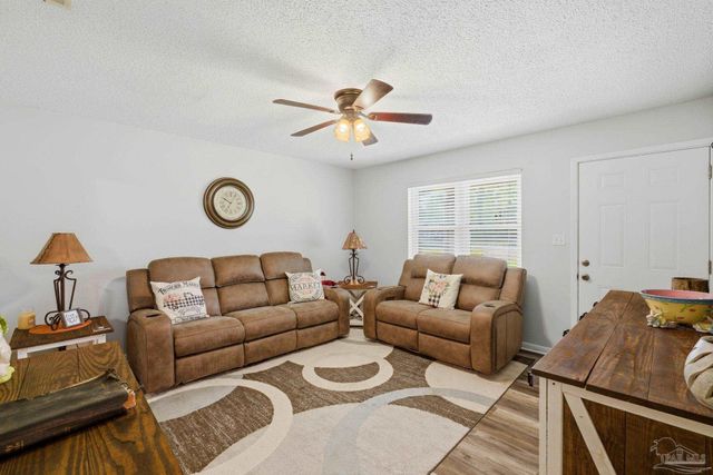 620 Eden Ln, Cantonment, FL 32533