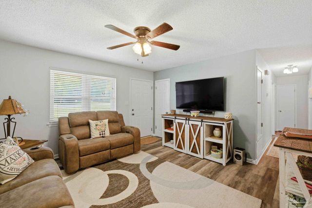 620 Eden Ln, Cantonment, FL 32533