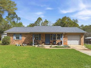 620 Eden Ln, Cantonment, FL 32533