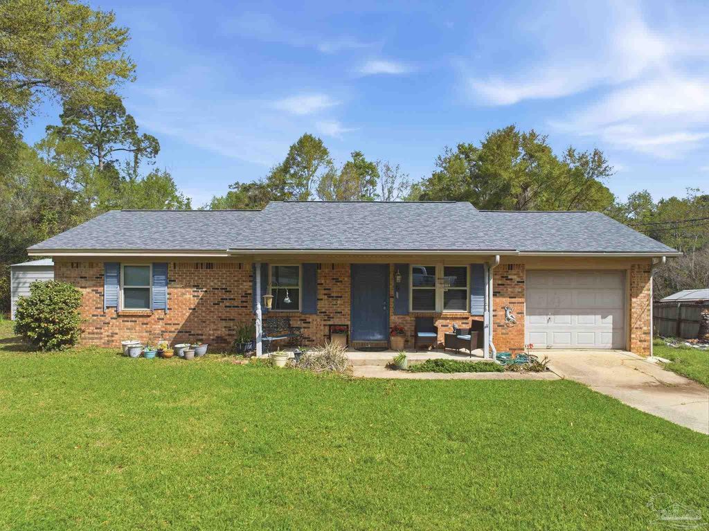 620 Eden Ln, Cantonment, FL 32533