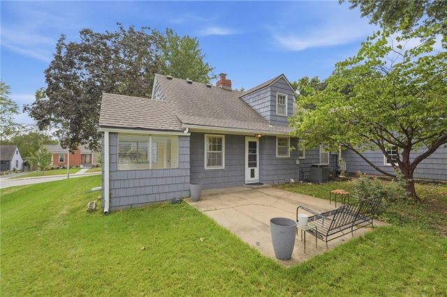 2808 W 51st Terrace, Westwood, KS 66205