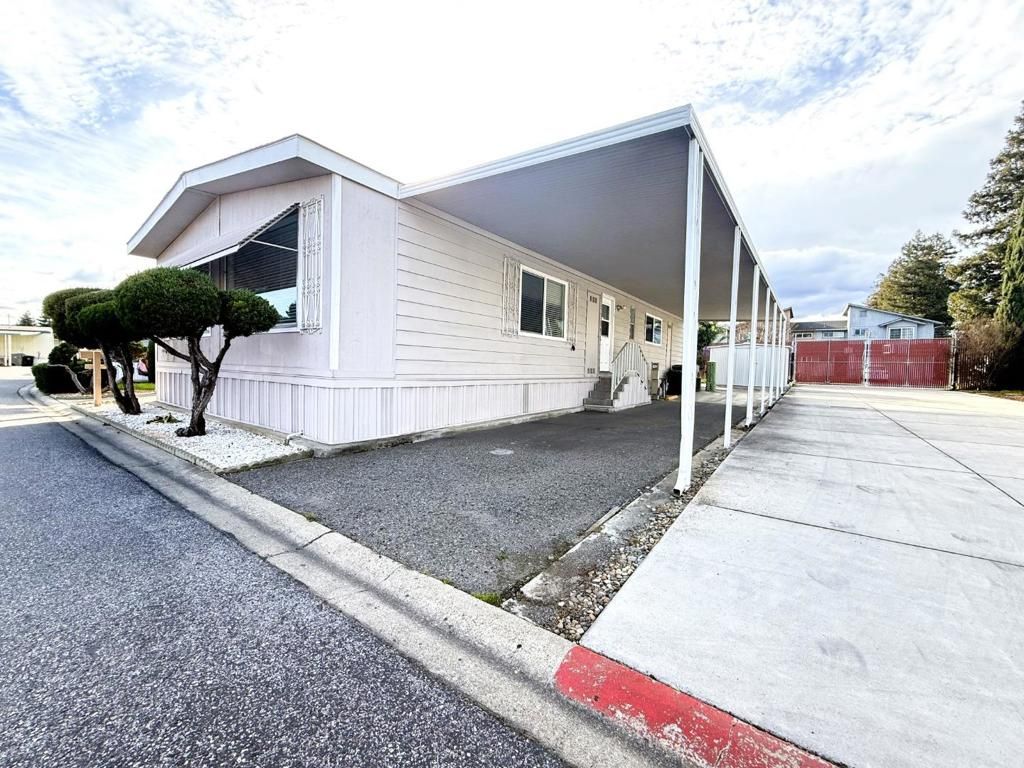 Image 3 of property listing at 5450 Monterey Road, San Jose, CA 95111