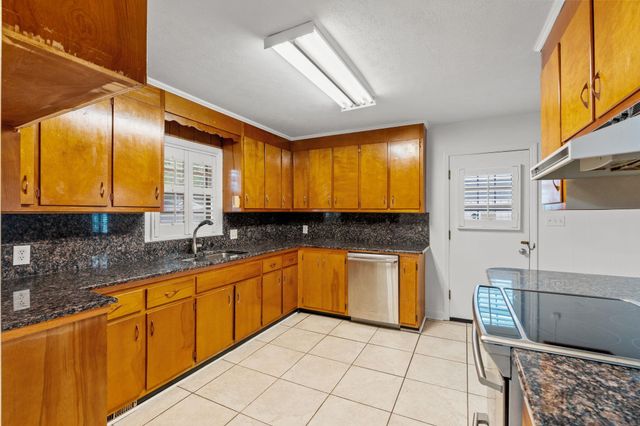517 2nd Ave. N, Surfside Beach, SC 29575