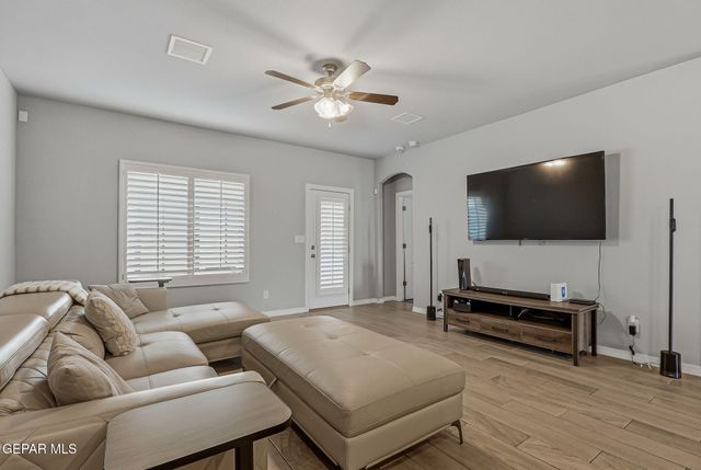 4064 Desert Nomad Drive, El Paso, TX 79938