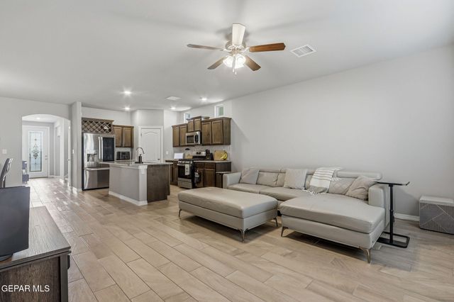 4064 Desert Nomad Drive, El Paso, TX 79938