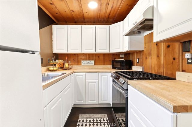 222 Craghill, Cedar Glen, CA 92321