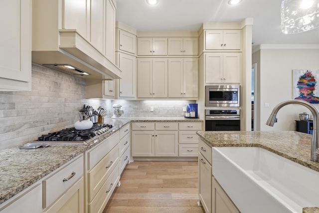 16 Belles Fleurs Circle, Little Rock, AR 72223