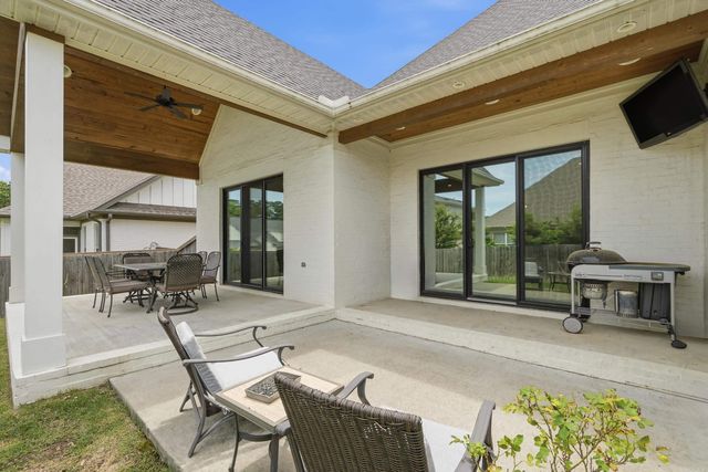 16 Belles Fleurs Circle, Little Rock, AR 72223
